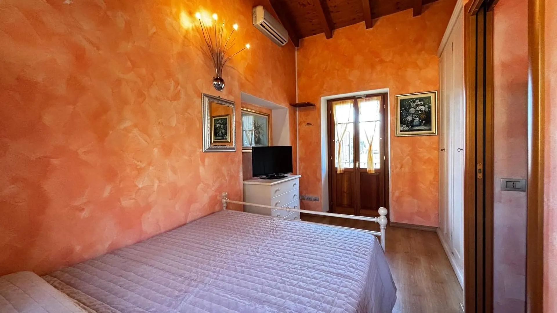 Garden'S Lodge - Larihome A79 Gravedona 0*,  Italy
