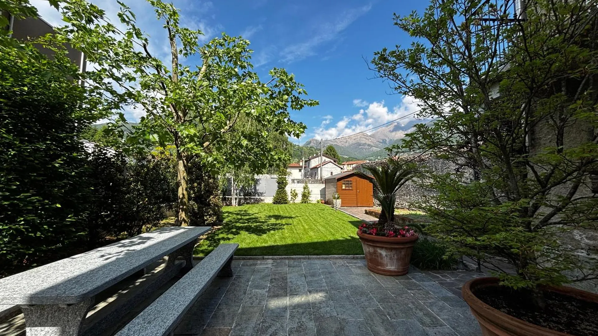 Garden'S Lodge - Larihome A79 Gravedona Apartment